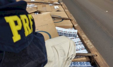 PRF apreende carreta abarrotada com cigarros contrabandeados escondidas em carga de milho na região