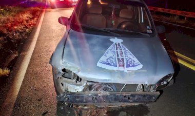 Motorista fica ferida após colisão contra barreira na PR-317, em Santa Helena