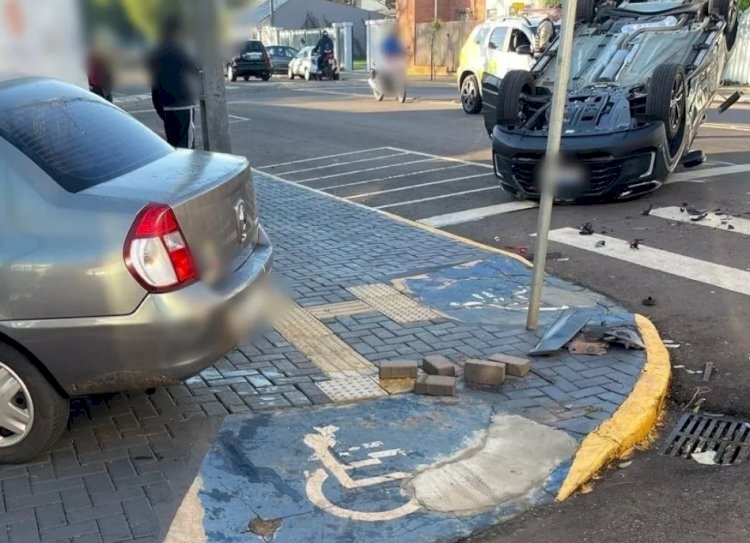 Acidente com capotamento é registrado próximo ao Colégio Rui Barbosa, em Marechal Cândido Rondon