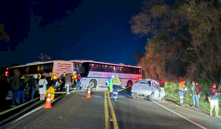 Grave acidente envolvendo automóvel e três ônibus deixa dois mortos e 13 feridos na BR-277, em Céu Azul