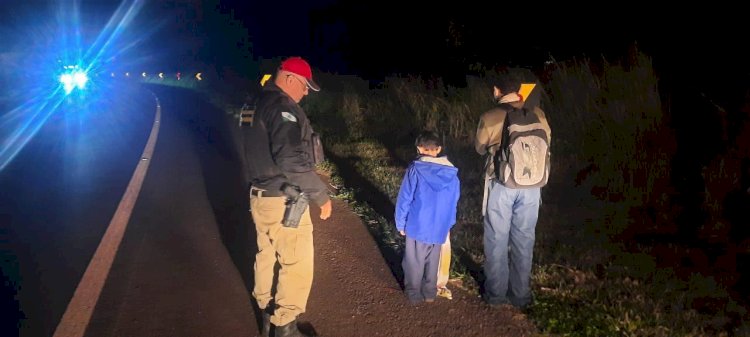 Policiais Rodoviários resgatam crianças que caminhavam sozinhas em rodovia durante a madrugada