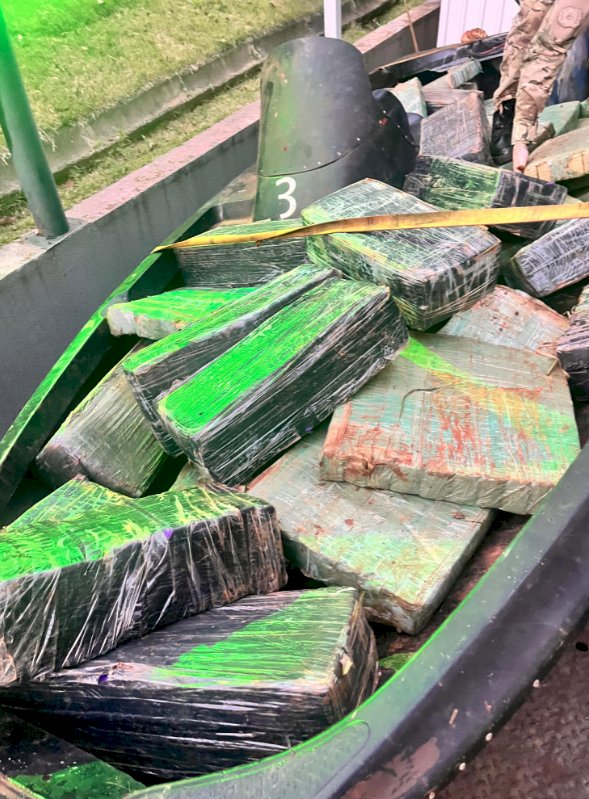 BPFRON, PF e COPE apreendem mais de uma tonelada de maconha em ação no rio Paraná