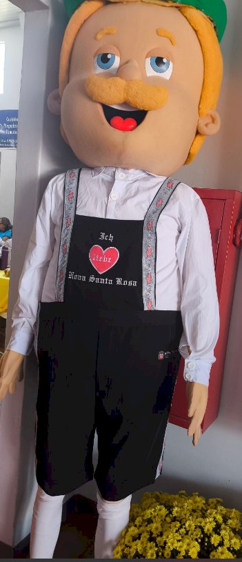 13º Encontro de Dança Folclórica Alemã reúne 21 grupos em Alto Santa Fé