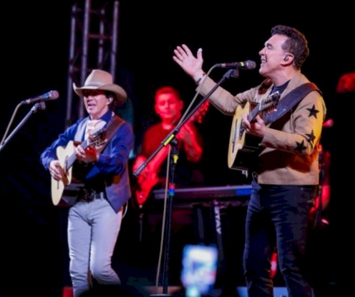 Milhares de pessoas prestigiam a Festa do 33º aniversário  de Mercedes, considerada uma das maiores já realizadas