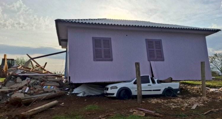 Casa é arrastada pelo vento em Barra Bonita no oeste catarinense