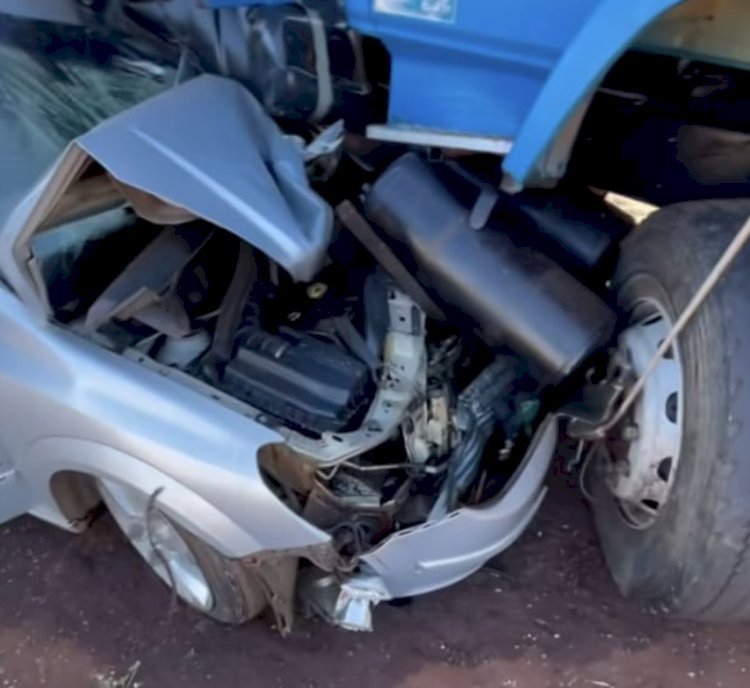 Acidente entre carro e caminhão é registrado na BR-163, em Quatro Pontes