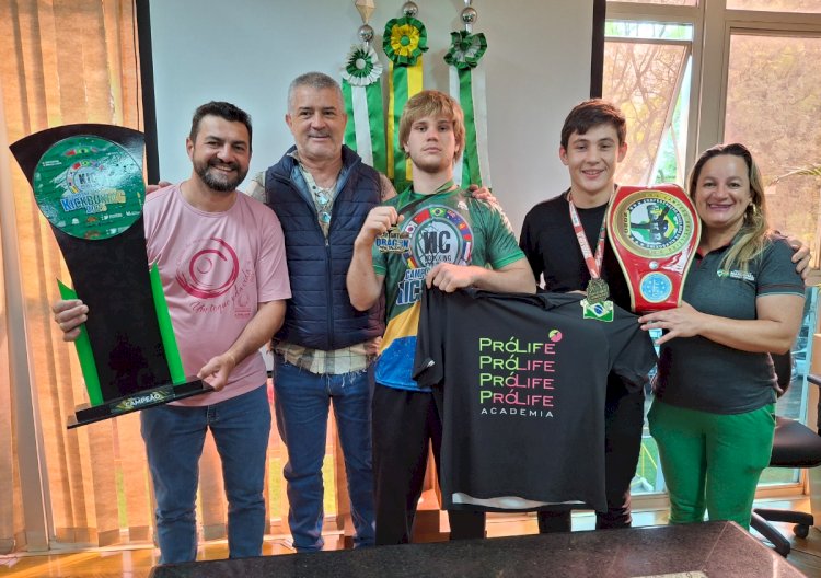 Atletas rondonenses são recebidos na prefeitura em reconhecimento às conquistas esportivas