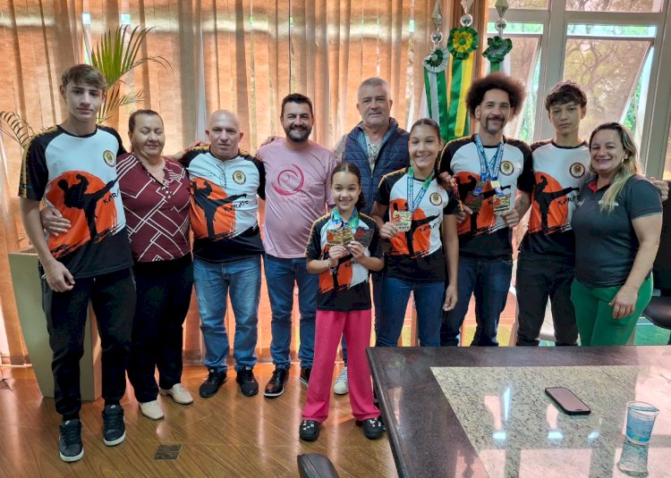 Atletas rondonenses são recebidos na prefeitura em reconhecimento às conquistas esportivas