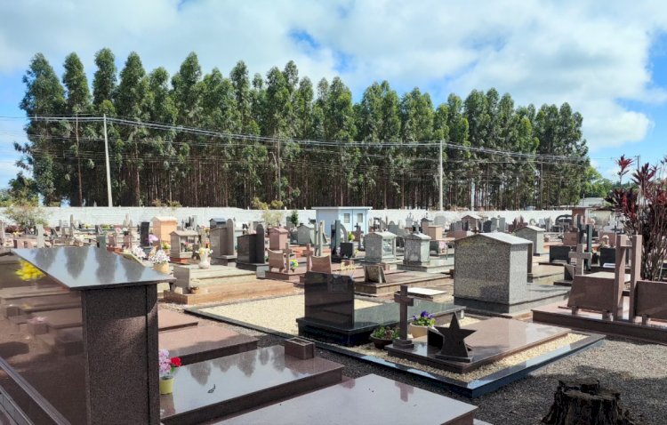 Administração de Nova Santa Rosa realizou limpeza e organização do Cemitério Municipal para o Dia de Finados