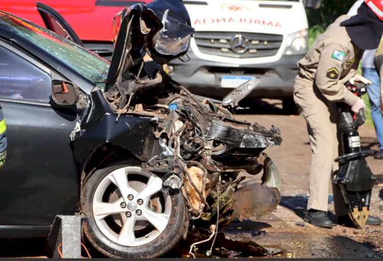 Buraco na pista pode ter causado acidente com duas mortes na PR-323, entre Umuarama e Cruzeiro do Oeste