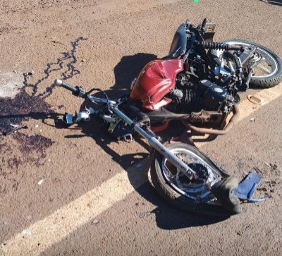 Dois adolescente ficam gravemente ferido  ao bater moto contra caminhão  na PR-484