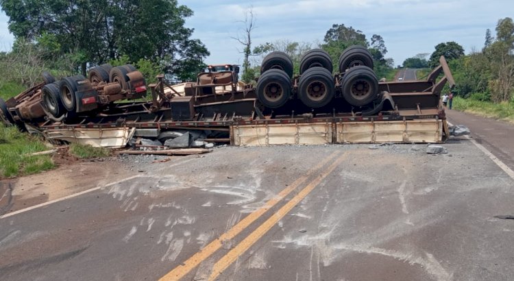 Acidente envolvendo quatro veículos deixa três pessoas feridas na PR-323, em Cafezal do Sul