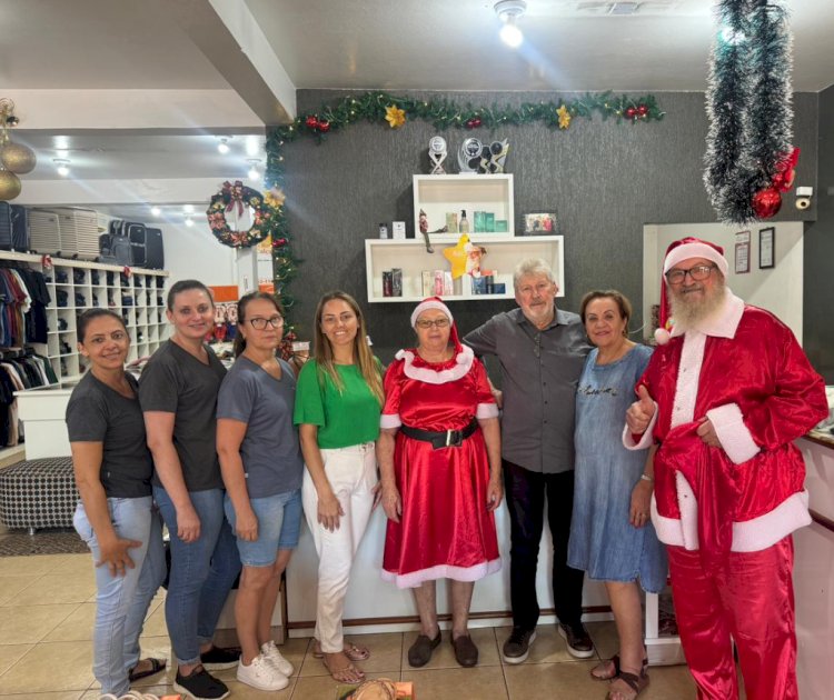 Papai Noel visita o comércio de Nova Santa Rosa e leva o espírito natalino às empresas