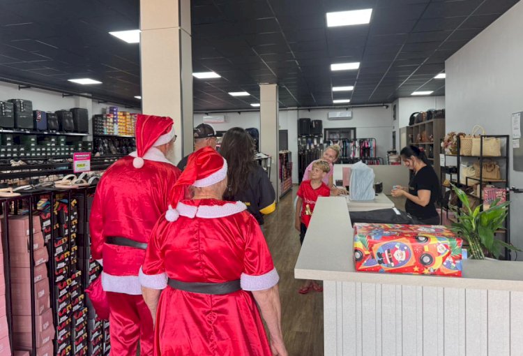 Papai Noel visita o comércio de Nova Santa Rosa e leva o espírito natalino às empresas