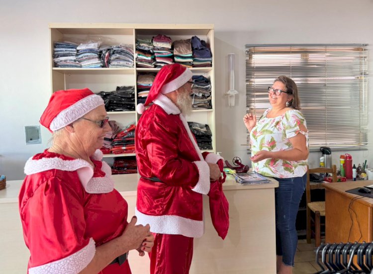 Papai Noel visita o comércio de Nova Santa Rosa e leva o espírito natalino às empresas