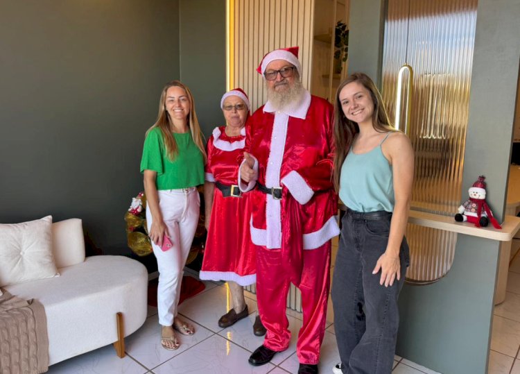 Papai Noel visita o comércio de Nova Santa Rosa e leva o espírito natalino às empresas