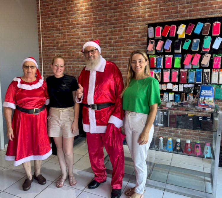 Papai Noel visita o comércio de Nova Santa Rosa e leva o espírito natalino às empresas