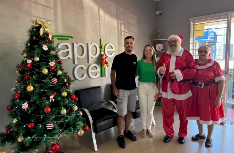 Papai Noel visita o comércio de Nova Santa Rosa e leva o espírito natalino às empresas