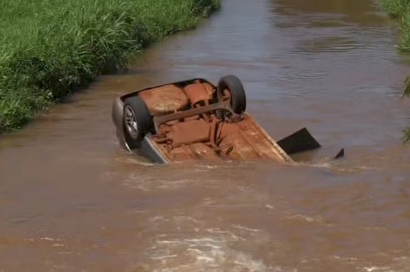Morre menina de 4 anos vítima de acidente que deixou carro submerso no Rio Toledo
